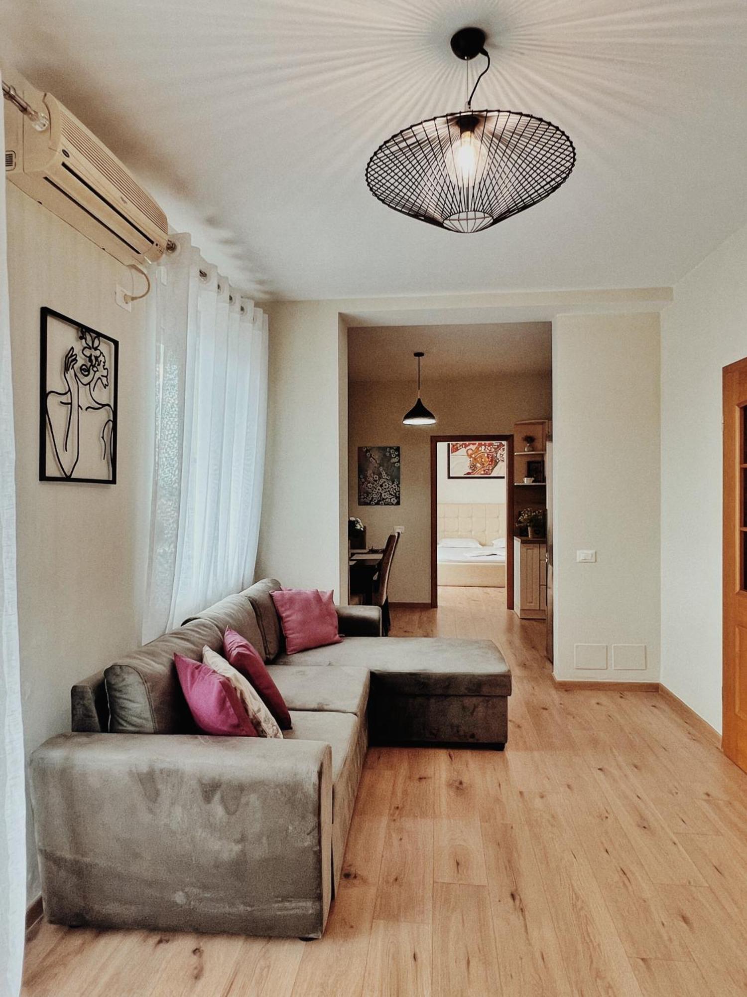 Cozy Rooftop Apartment - Your Home, Away From Home! Тирана Экстерьер фото